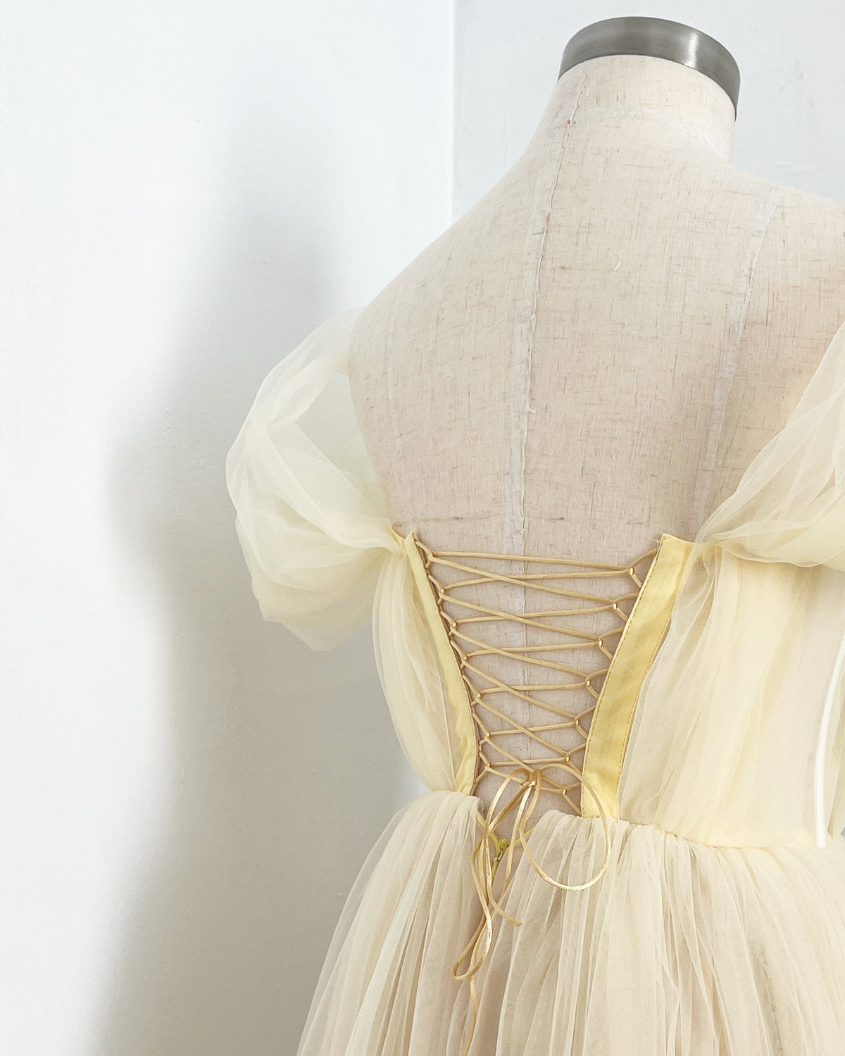 RETRO BABY BUTTER YELLOW MIDI DRESS